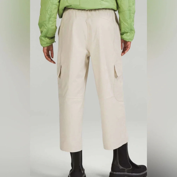 Lululemon Light Utilitech Cargo Pocket High Rise Crop Natural Ivory Size 32 - Picture 2 of 7